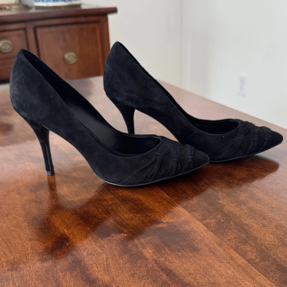 Elie Tahari Classic Black Suede Heels